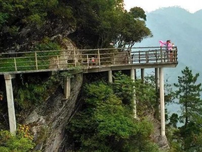 常州华蓥山：天坑湖、玻璃栈道、瀑布群，探秘自然奇观