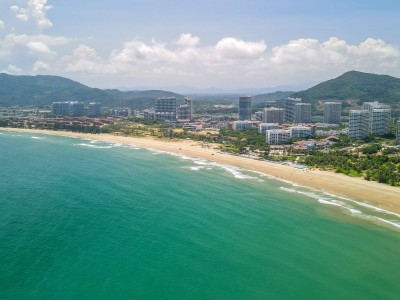 常州万宁旅游：海滩与热带雨林，魅力对比